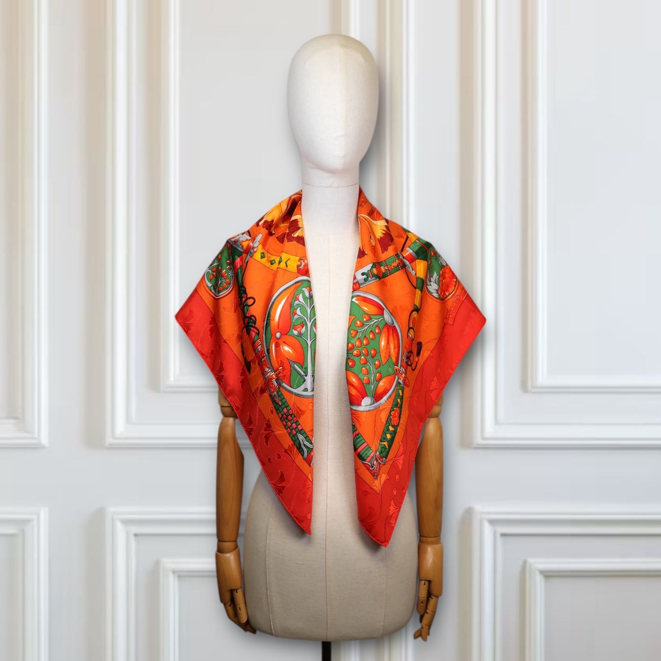 Hermès Foulard & Sciarpe: Hermès Carré "Daïmyo" orange – Usato da Binningen venduto da Designerlabels 1