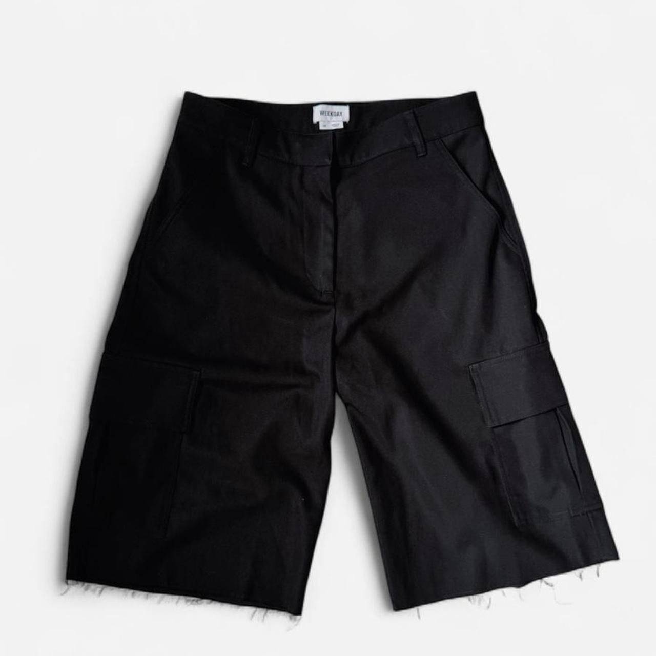 Weekday Pantaloni: Weekday arwen cargo suiting shorts – Nuovo e nell'imballaggio originale da Zürich venduto da h_studio_edit