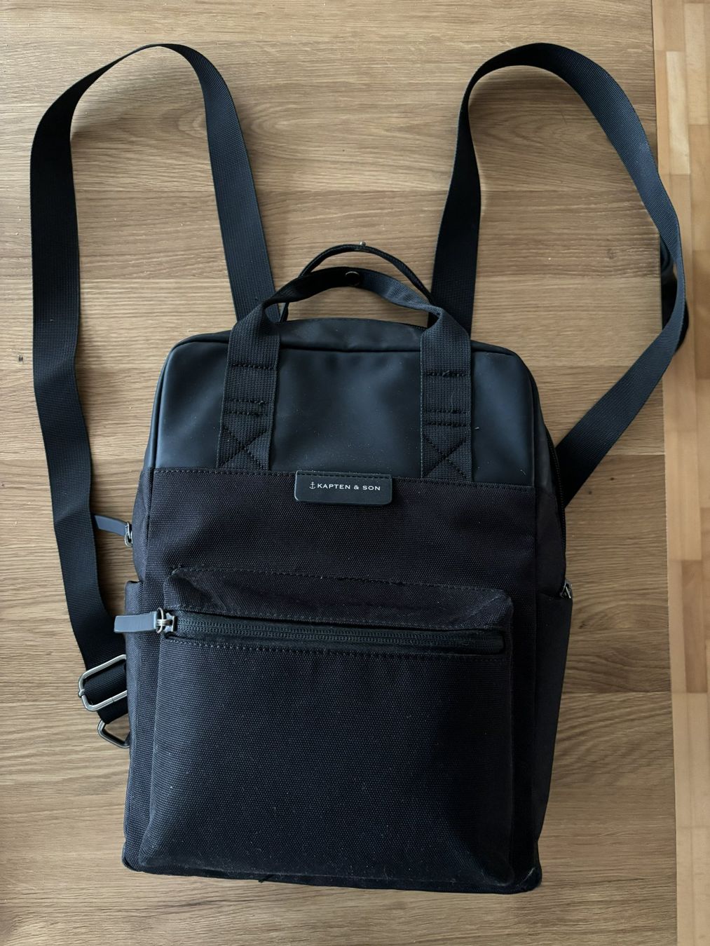 Kapten & Son Zaini: Schwarzer  Kapten & Son Rucksack – Usato da Winterthur venduto da gae_5xxb 3