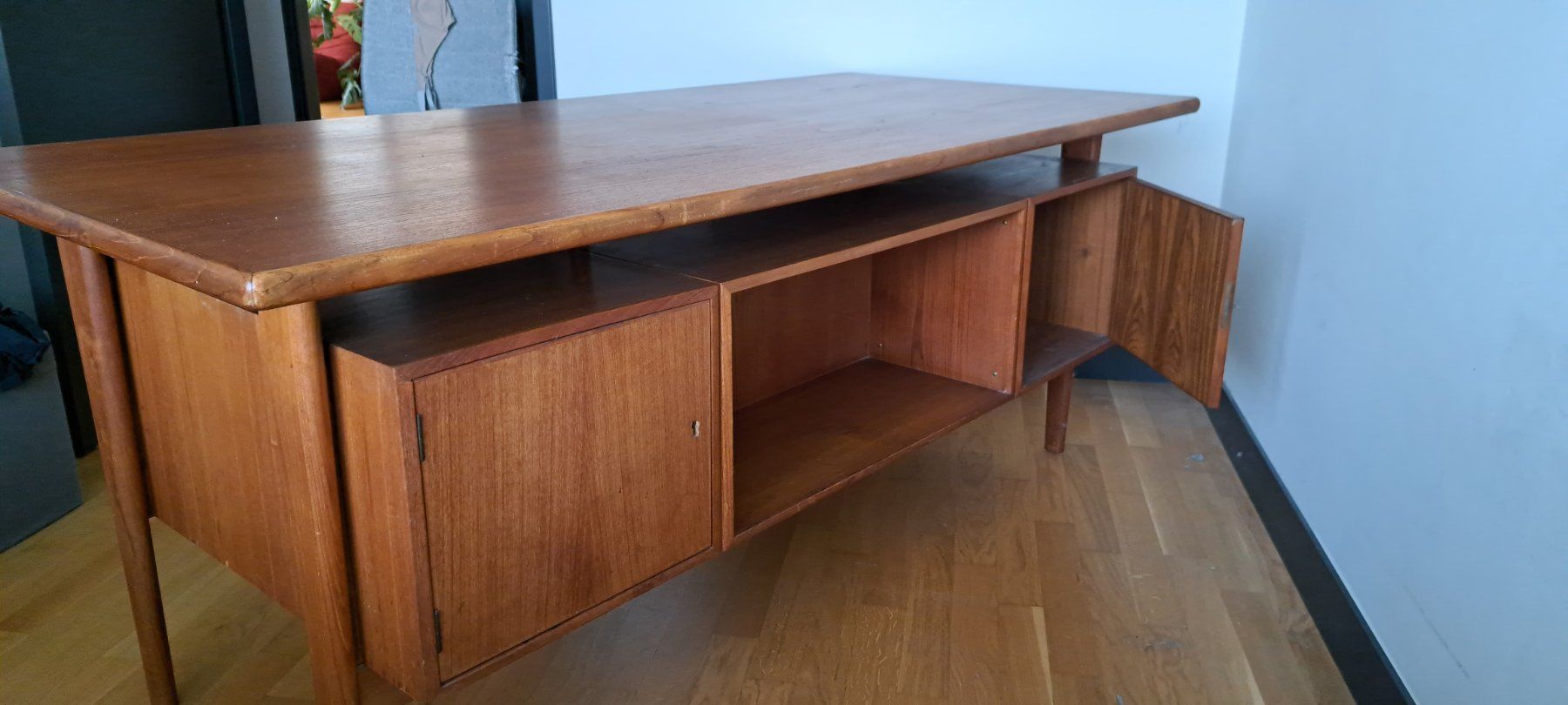 Scrivanie: Bureau style danois vintage – Usato da Genève venduto da mar_jc7p 1