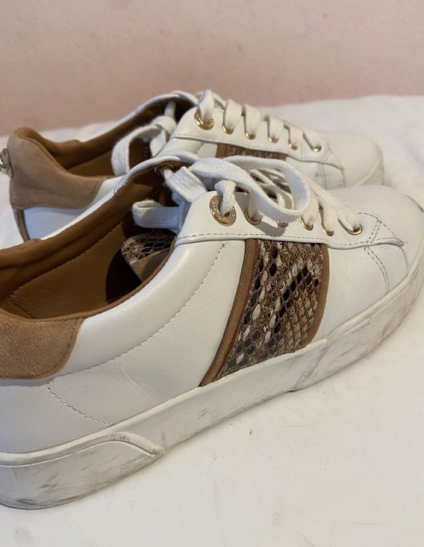 Scarpe da donna: Baskets Dunes blanches et beiges / crocodiles – Usato da Chêne-Bougeries venduto da sor_9rzp 4