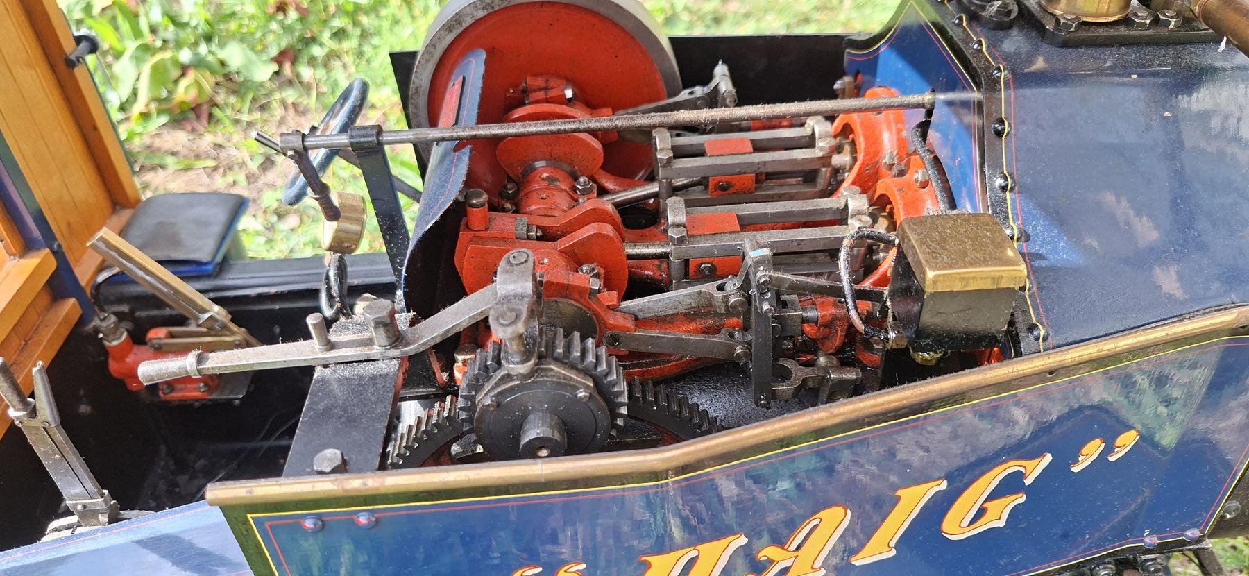 Lastwagen: Machine à vapeur HAIG, camion à plateau – Gebraucht aus Les Avants von cenovis02 6