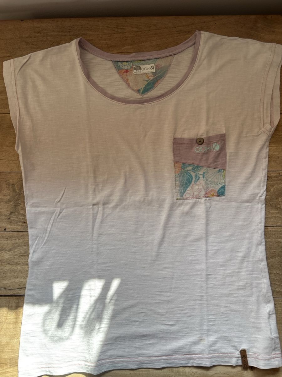 T-shirts: ABK t-shirt coton S – D'occasion à Arbaz par nin_zqc6