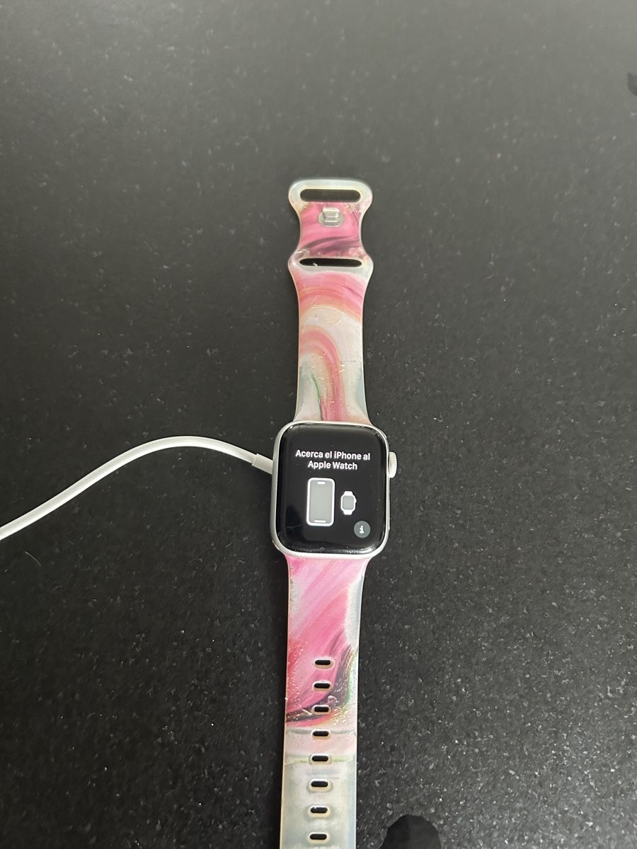 Apple Smartwatch: Apple Watch Series 5 40mm Silber Aluminium Case – D'occasion à Brislach par gre_t5pb