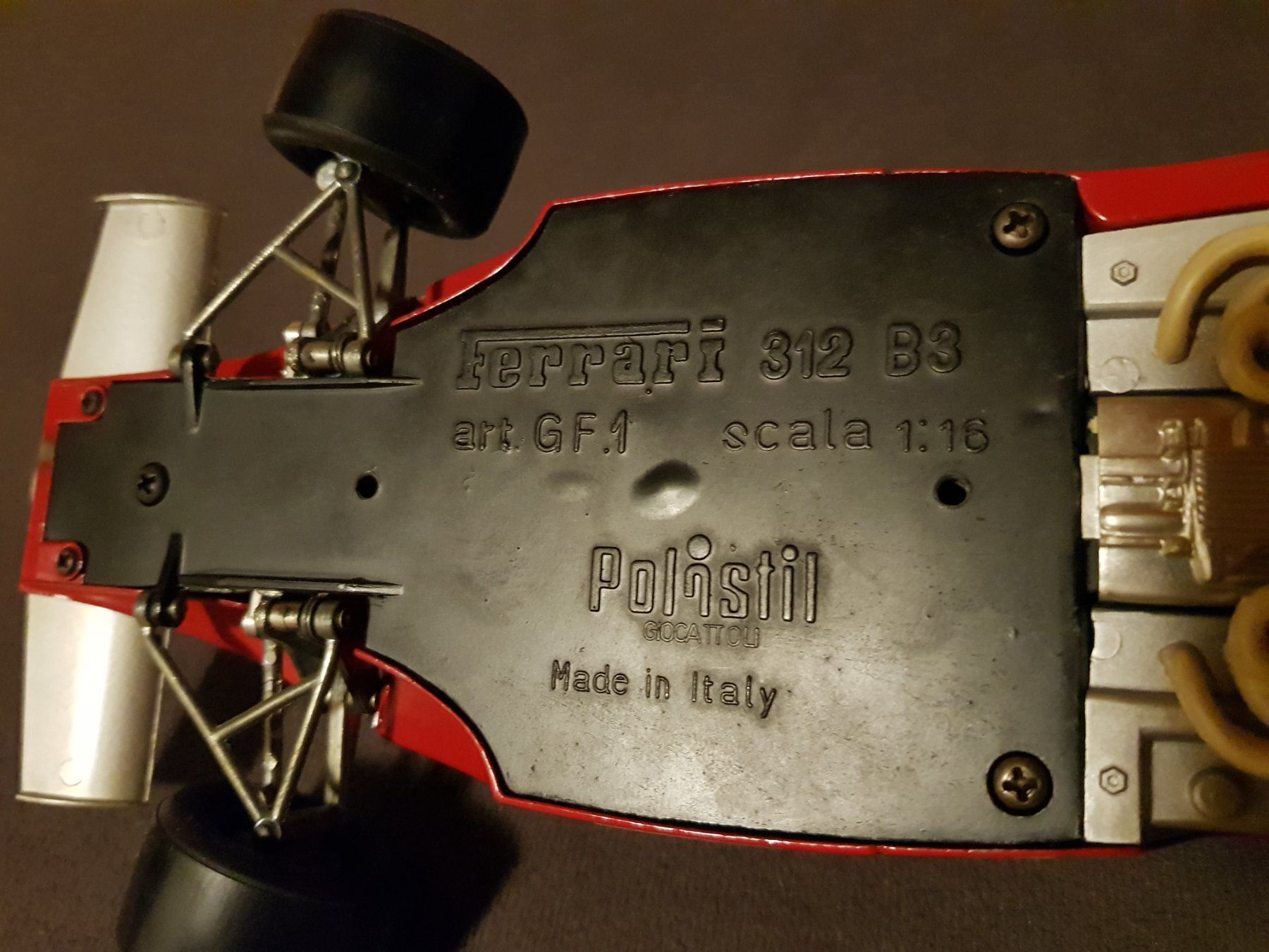 Ferrari Modellini d'auto: Ferrari 1:16 Modellauto – Usato da Steg im Tösstal venduto da LARO14