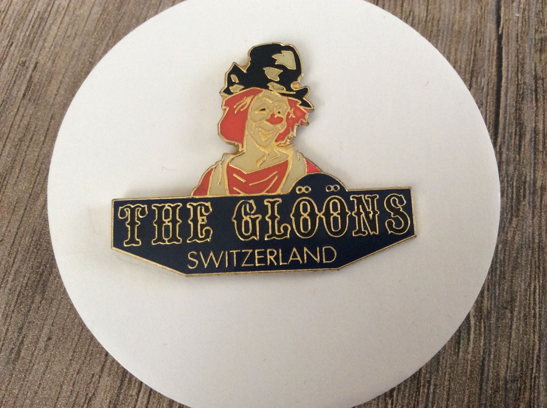 Placchette & Badge: 1 Pin - The Gloons – Usato da Triesen / Liechtenstein venduto da Edgardo55