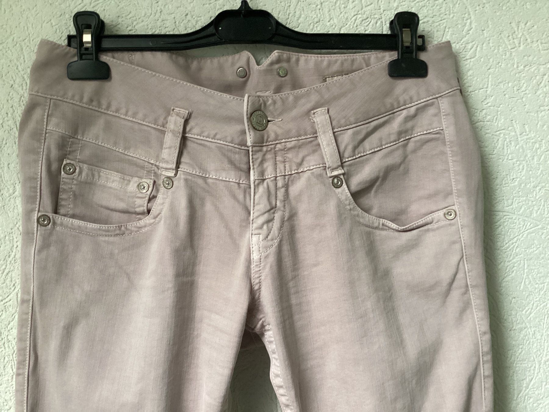Herrlicher Pantaloni: Herrlicher rosa Hose, Grösse 32/32 wunderschön! – Usato da Homberg b. Thun venduto da Homata 1