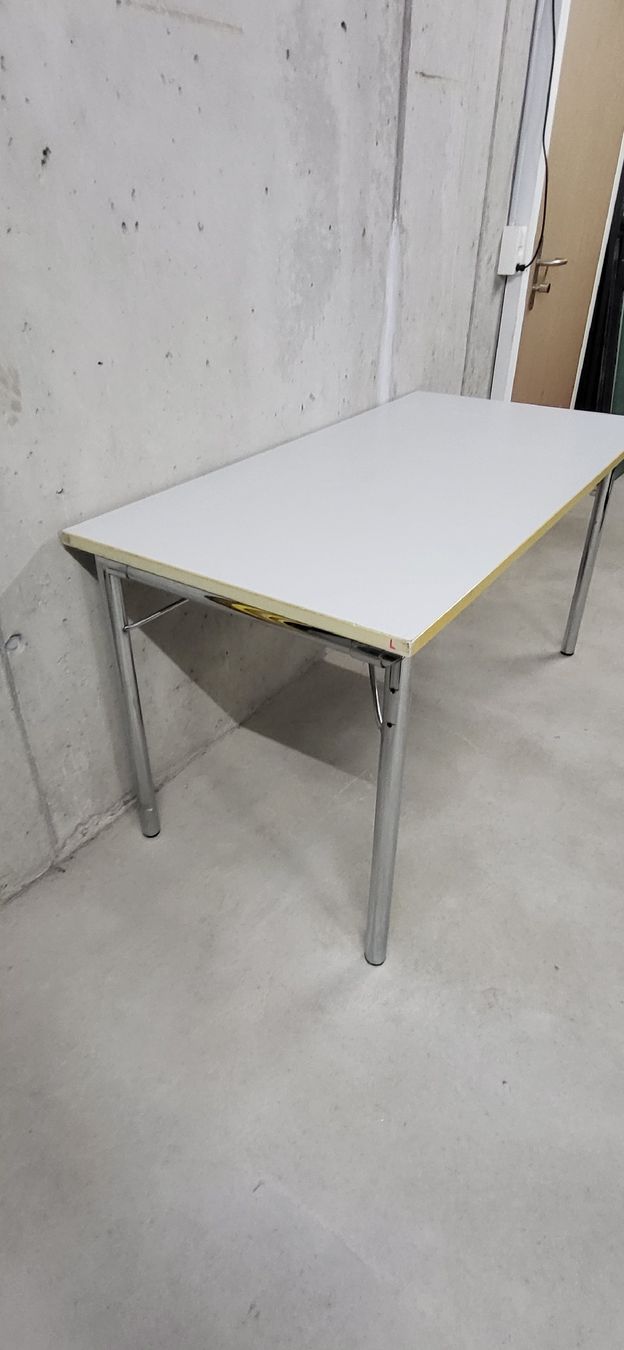 Tavoli: Arbeitstisch massiv mit Klappbeinen – Usato da Zürich venduto da timbuktu03 1