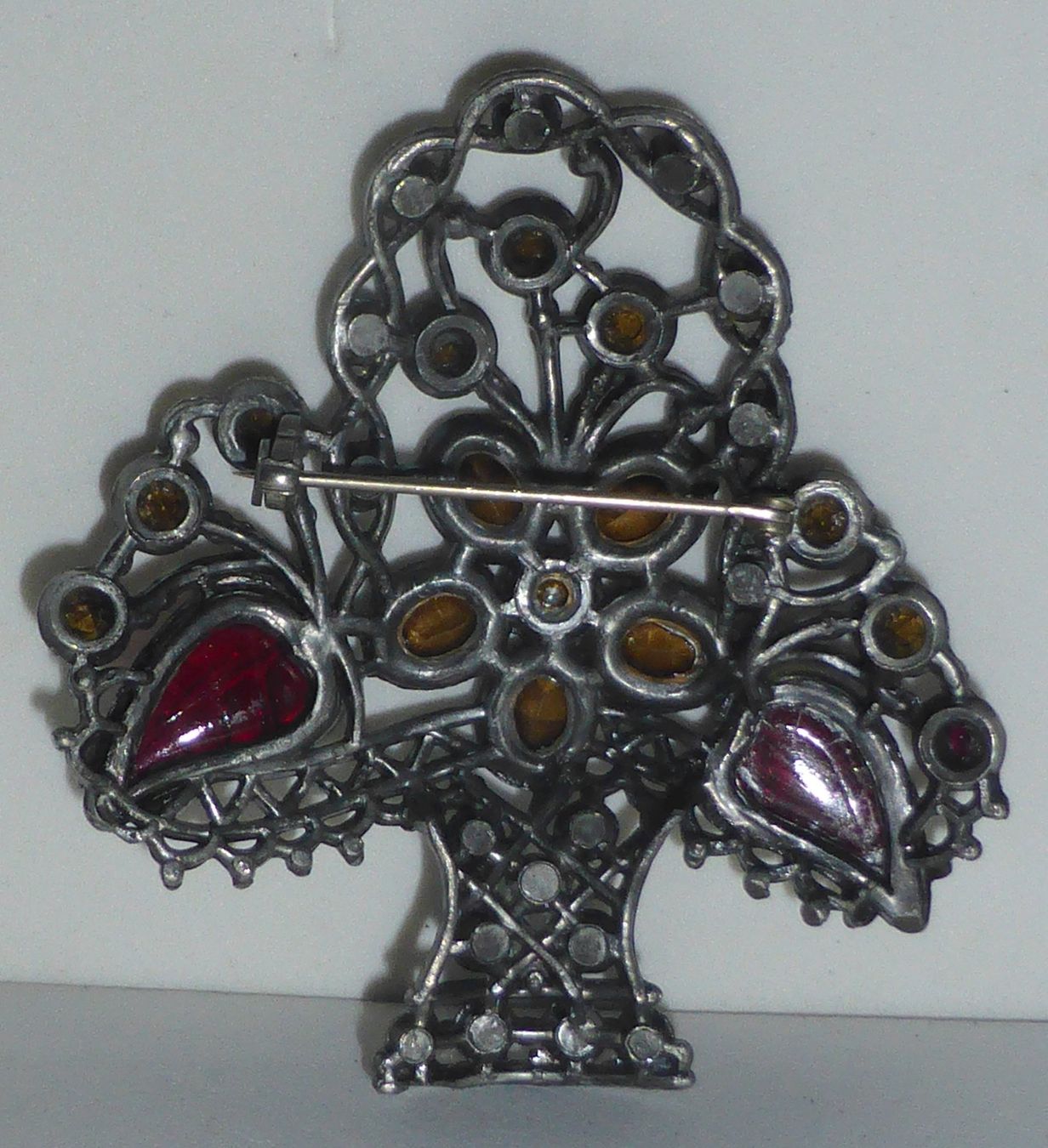 Broschen & Nadeln: Große Art-Deco-Brosche „Blumenkorb” – Gebraucht aus Sonceboz-Sombeval von Artdecolove 3