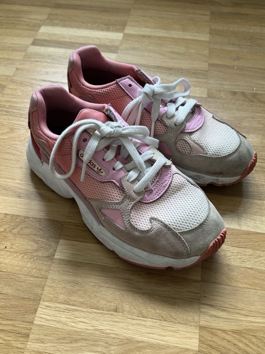 Adidas Scarpe da donna: Lot de deux Adidas Falcon, taille 39 – Usato da Meyrin venduto da mai_pl7s 1