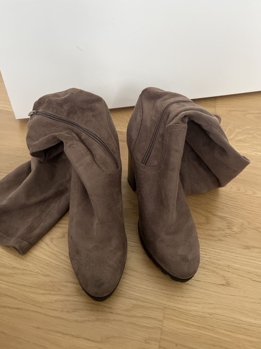 Scarpe da donna: Elegante Wildlederstiefel? mit Blockabsatz, Grösse 41 – Usato da Emmenbrücke venduto da zak_5wtm 2