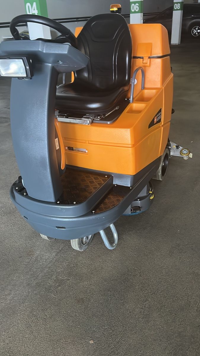 Tutte le macchine: TASKI Swingo 4000  – Usato da Grenchen venduto da daj_d7l2 1