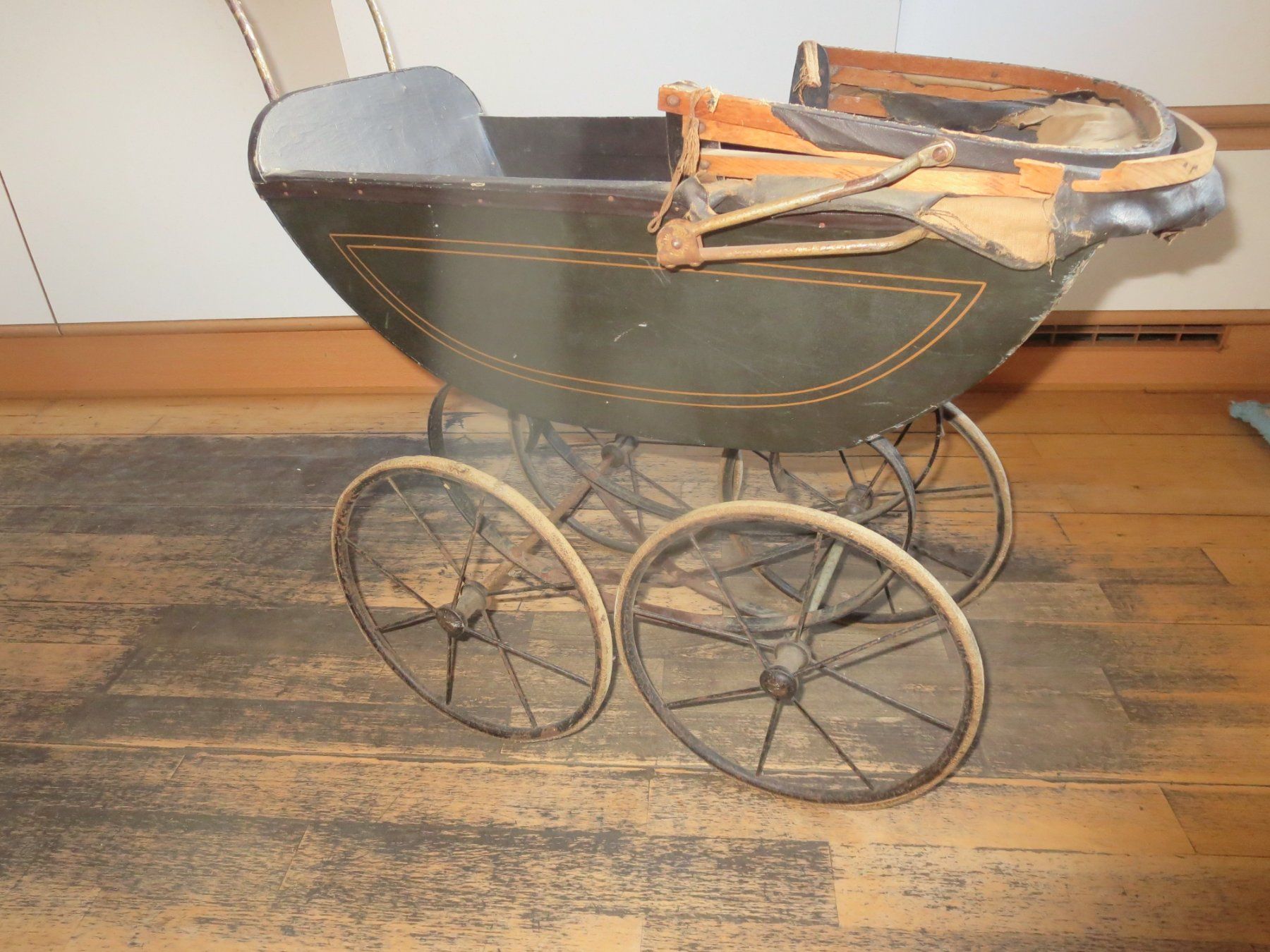 Carrozzine per bambole: antiker Puppenwagen – Usato da Rüschegg-Heubach venduto da bmw325x 2