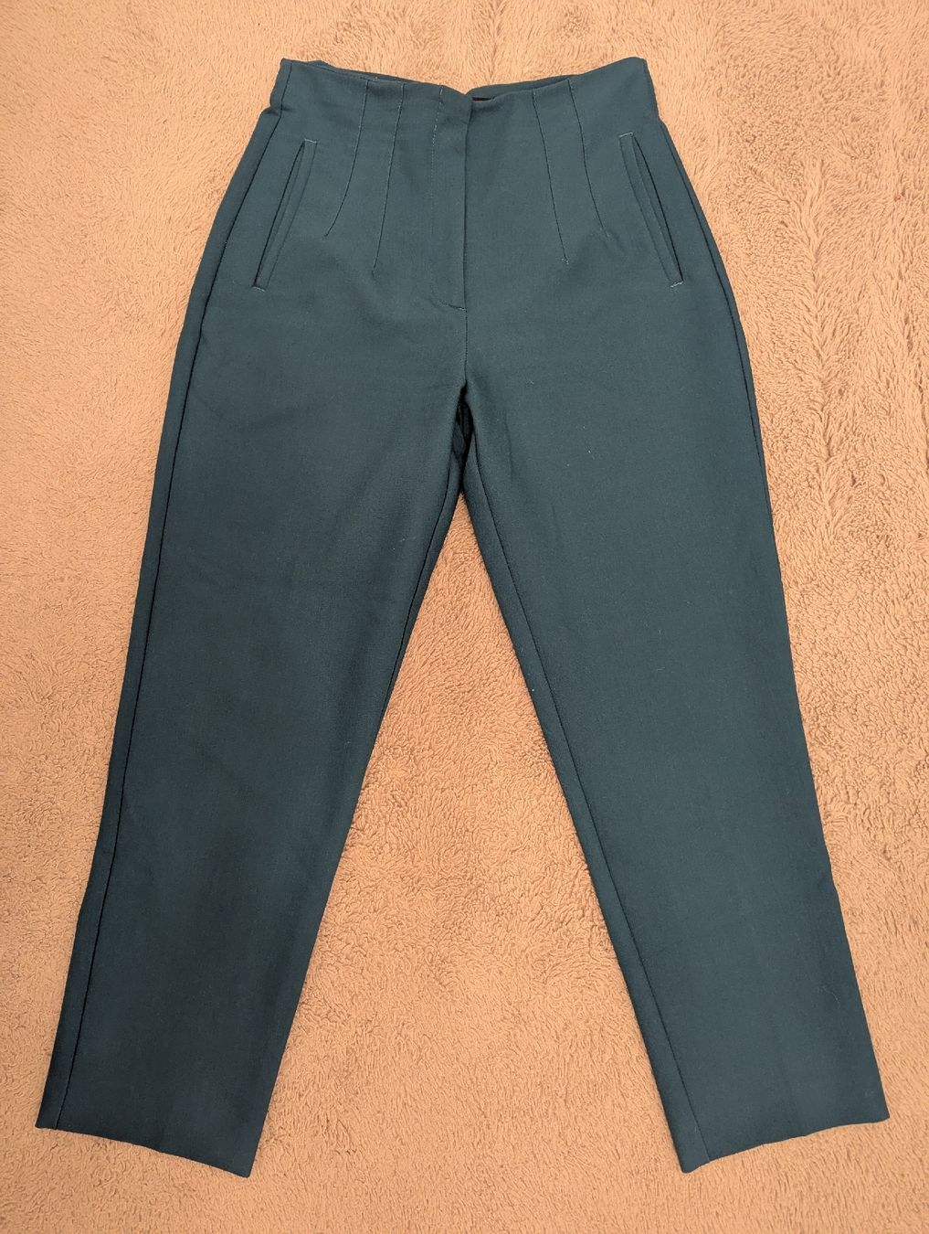 Zara Pantaloni: pantalon Zara L  – Usato da Montreux venduto da dem_gyt9