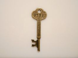 1 Stk.Schlüssel, Messing Schmuckanhänger/-Teil.Twint:Ja.