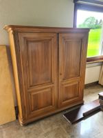 Wunderschöner Holzschrank mit Tablaren
