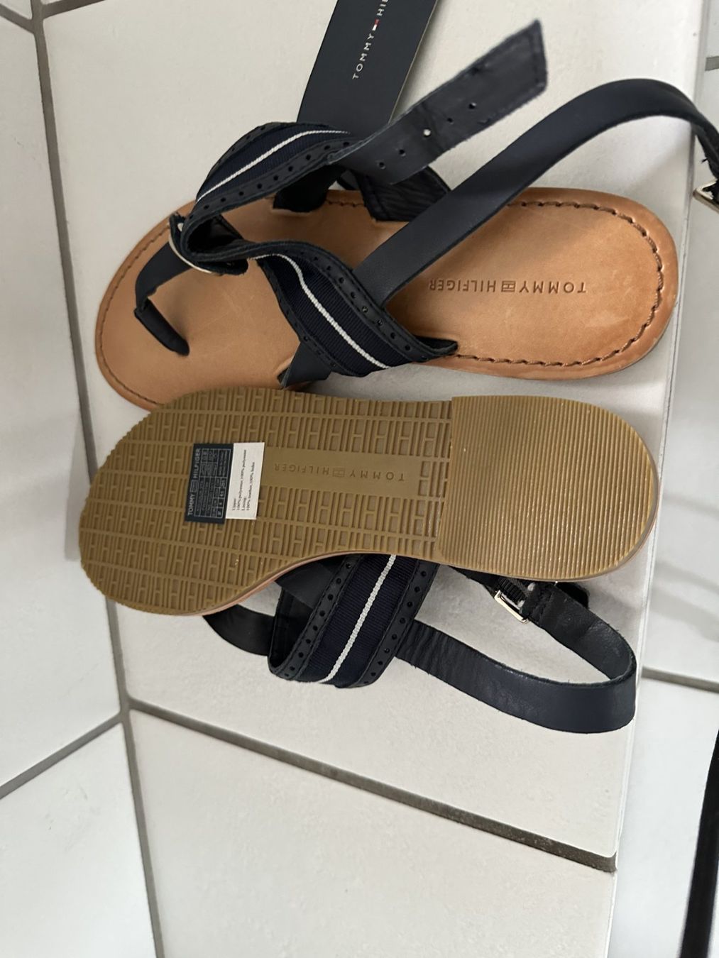 Tommy Hilfiger Damenschuhe: Zehensandalen von Tommy Hilfiger – Neu (gemäss Beschreibung) aus Oberurnen von Smile58 2