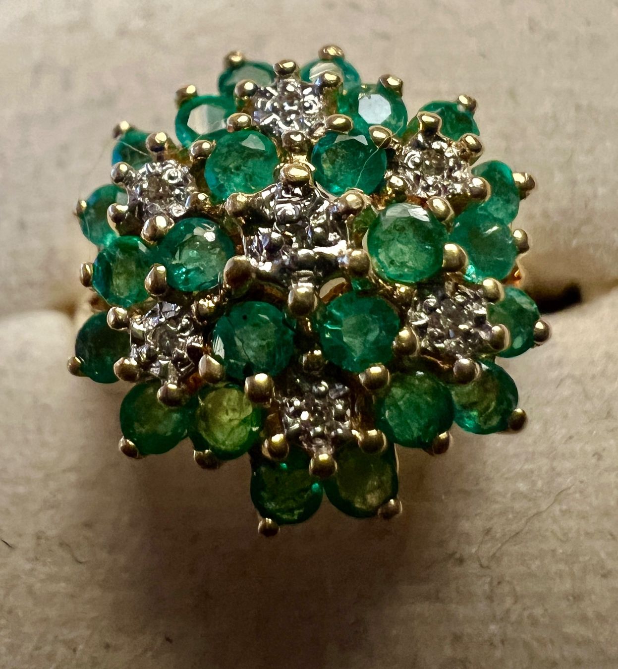 Anelli: Gold-Ring 18K mit Smaragden und Diamanten – Usato da Chur venduto da Penting1935 2