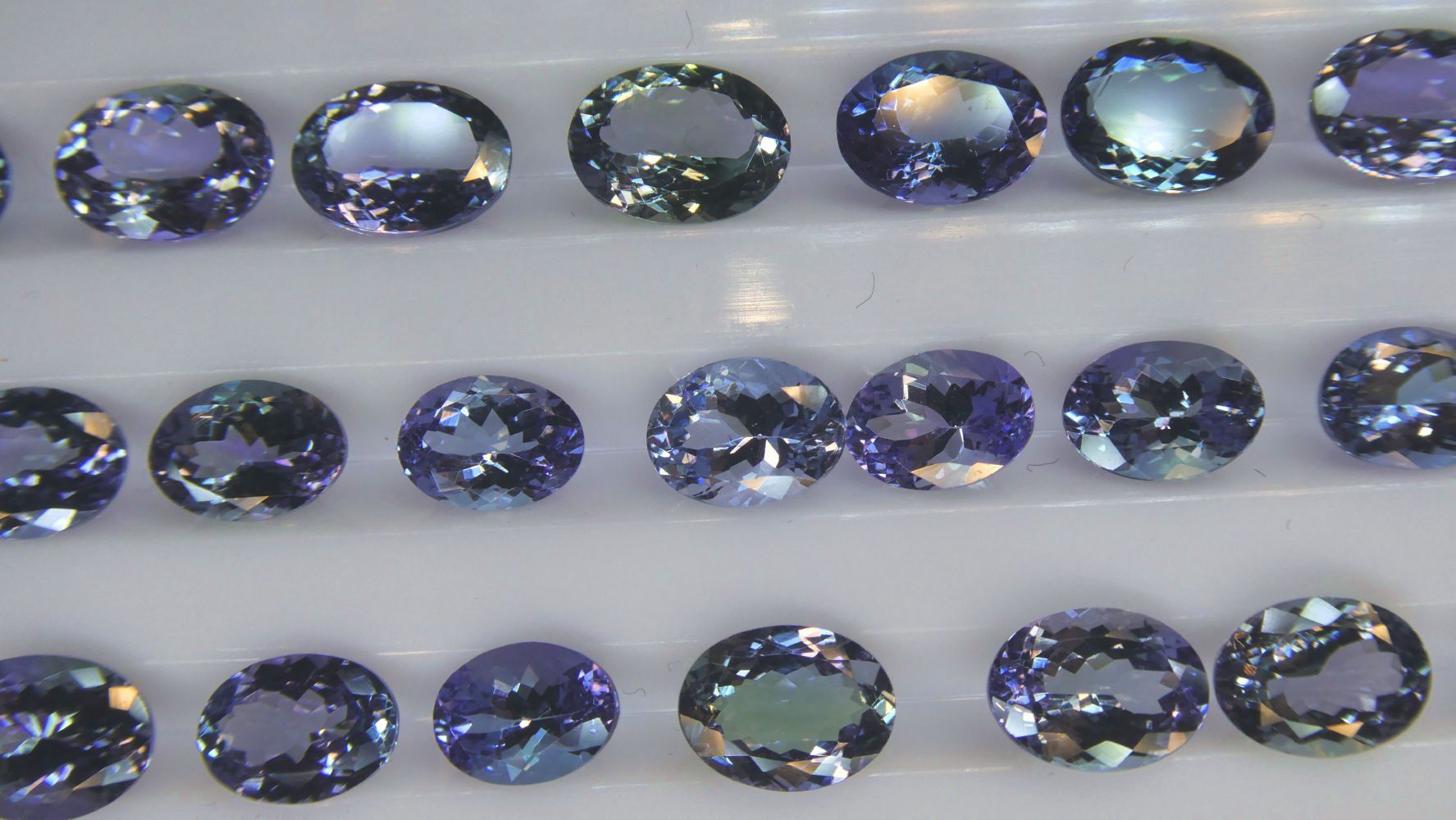 Pietre preziose: 2x Tanzanites 2.32 ct - CERTIFICAT 665.- Fr. – Nuovo (secondo la descrizione) da Grimisuat venduto da Valgem 3