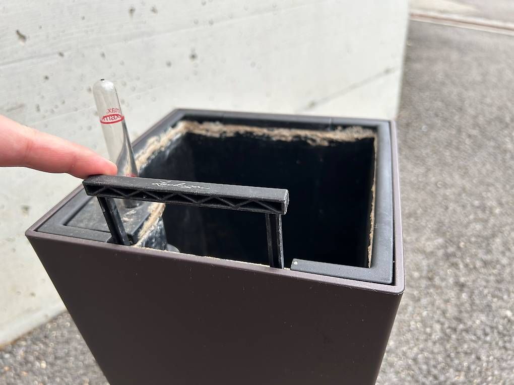 Vasi per fiori: Pot hydroculture – Usato da Cormondrèche venduto da SwiSSID 1