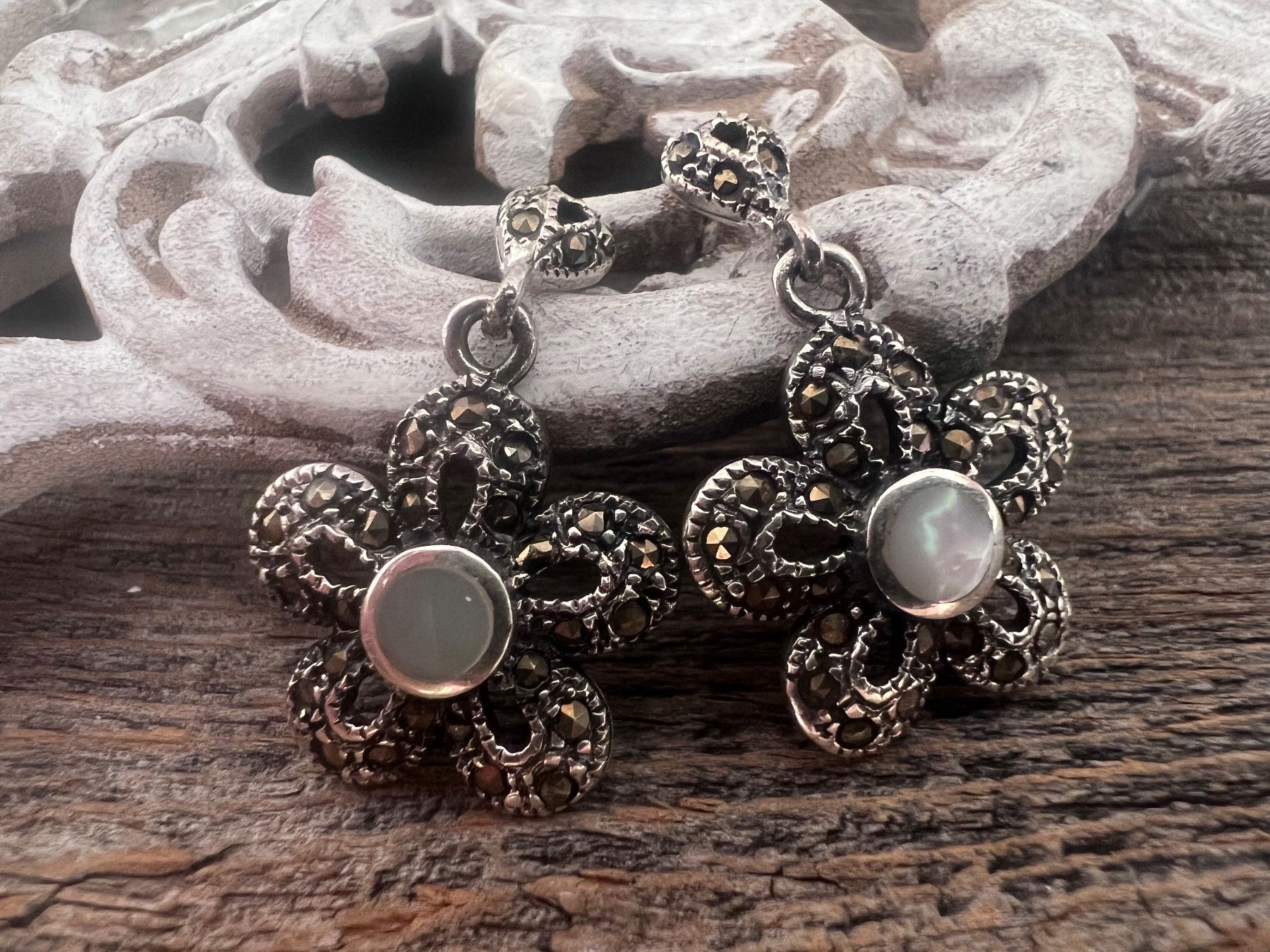 Orecchini pendenti & Orecchini a lobo: Vintage Ohrhänger 925 Silber Pyrit u. Perlmutter - Blumen – Nuovo (secondo la descrizione) da Bern venduto da Jiffy 7