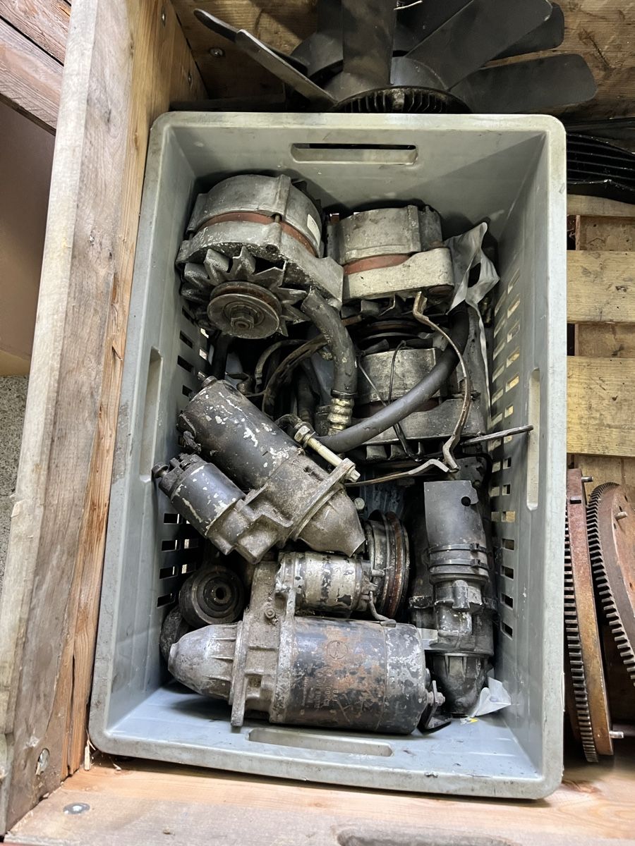 BMW Tutti pezzi di ricambio auto: Bmw E28 Teile, Motor, Getriebe, etc. – Usato da Lenk im Simmental venduto da Treuthy 7
