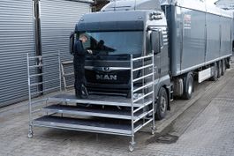 ROLLGERÜST Fahrbare Front-Arbeitsbühne zur Wartung von LKW*