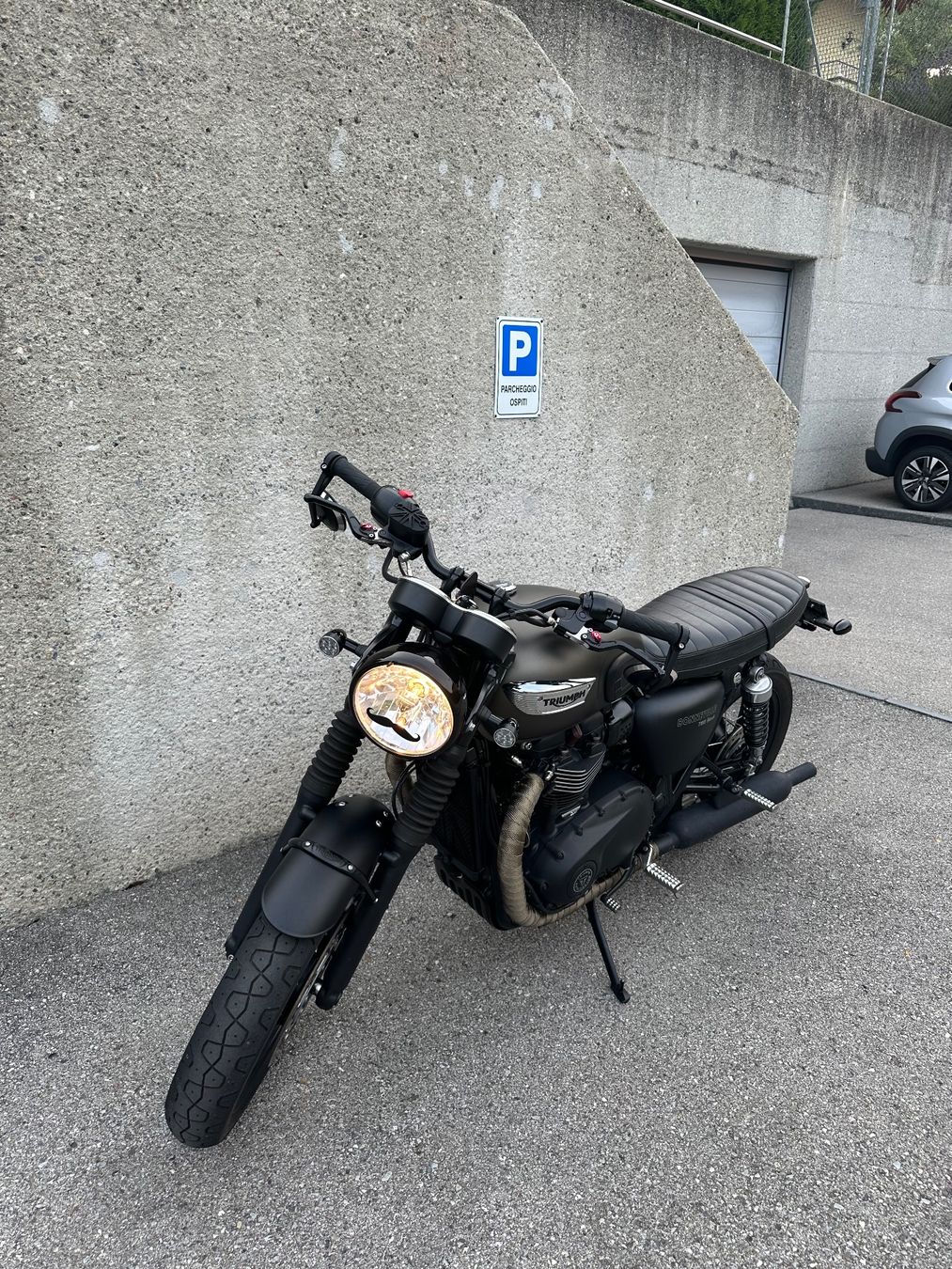 Triumph Sonstige: Triumph Bonneville T100 Black – Gebraucht aus Gravesano von are_q7pq 1