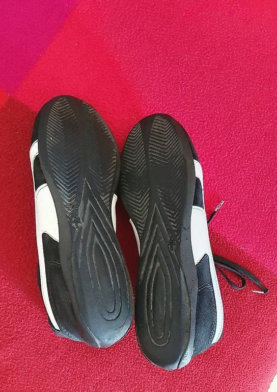 Damenschuhe: Ochsner sneaker suède noir Gr. 38 – Gebraucht aus Erde von zakleblanc 2