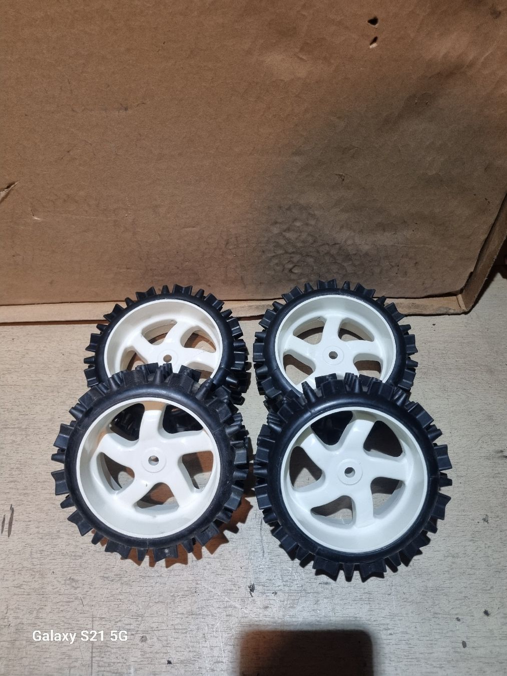 Modellismo RC: Reifen 1:5 – Nuovo (secondo la descrizione) da Sisikon venduto da SanAndreas 3