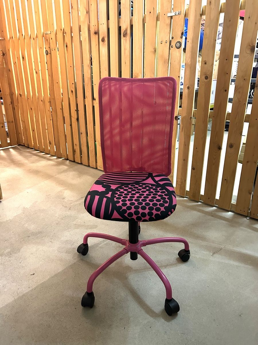 Ikea Chaises: pinker Bürostuhl – D'occasion à Wattwil par mar_q66h