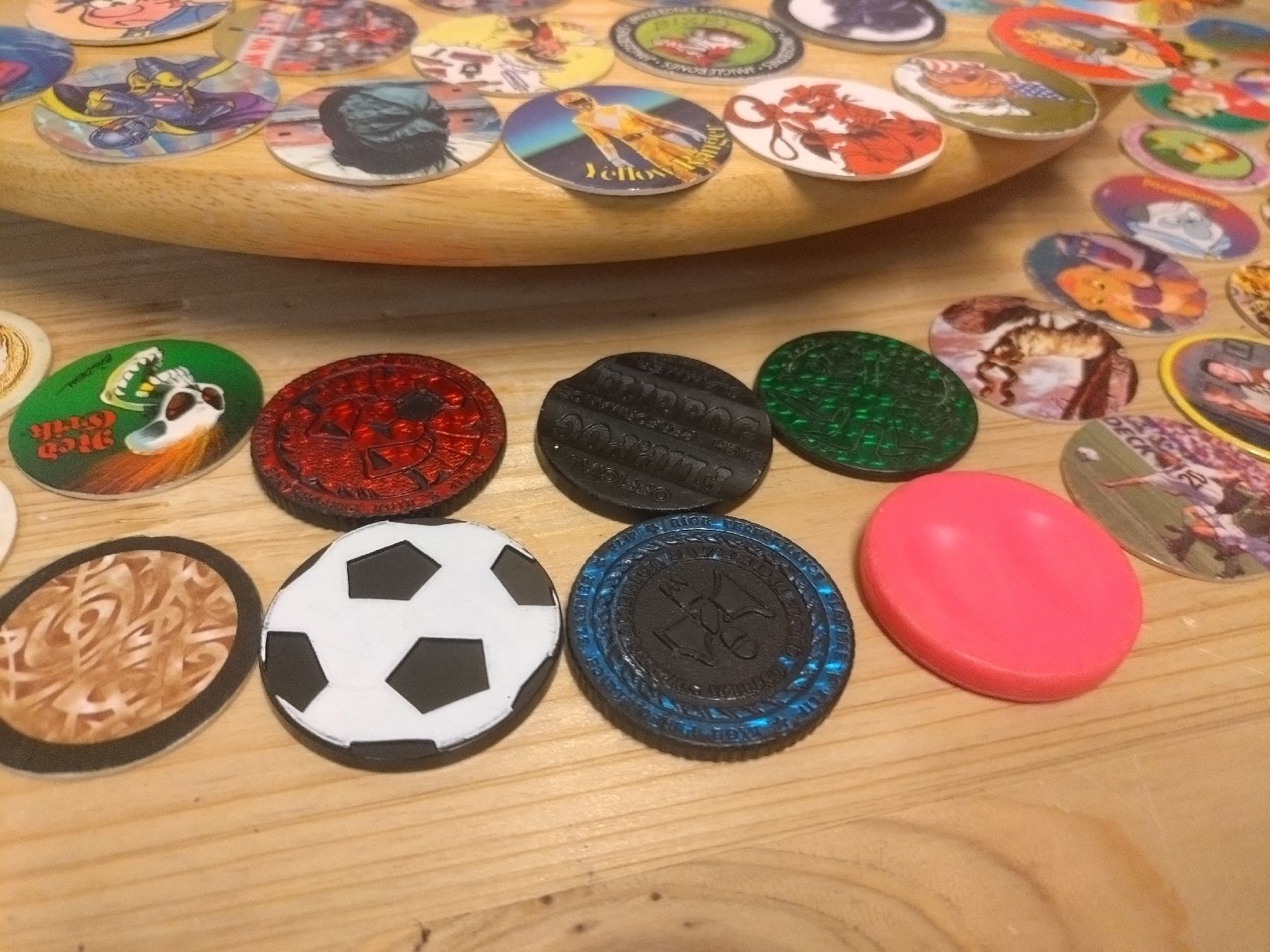 Jeux: Lot de pogs caps etc. – D'occasion à Farvagny-le-Grand par LaCaverne 1