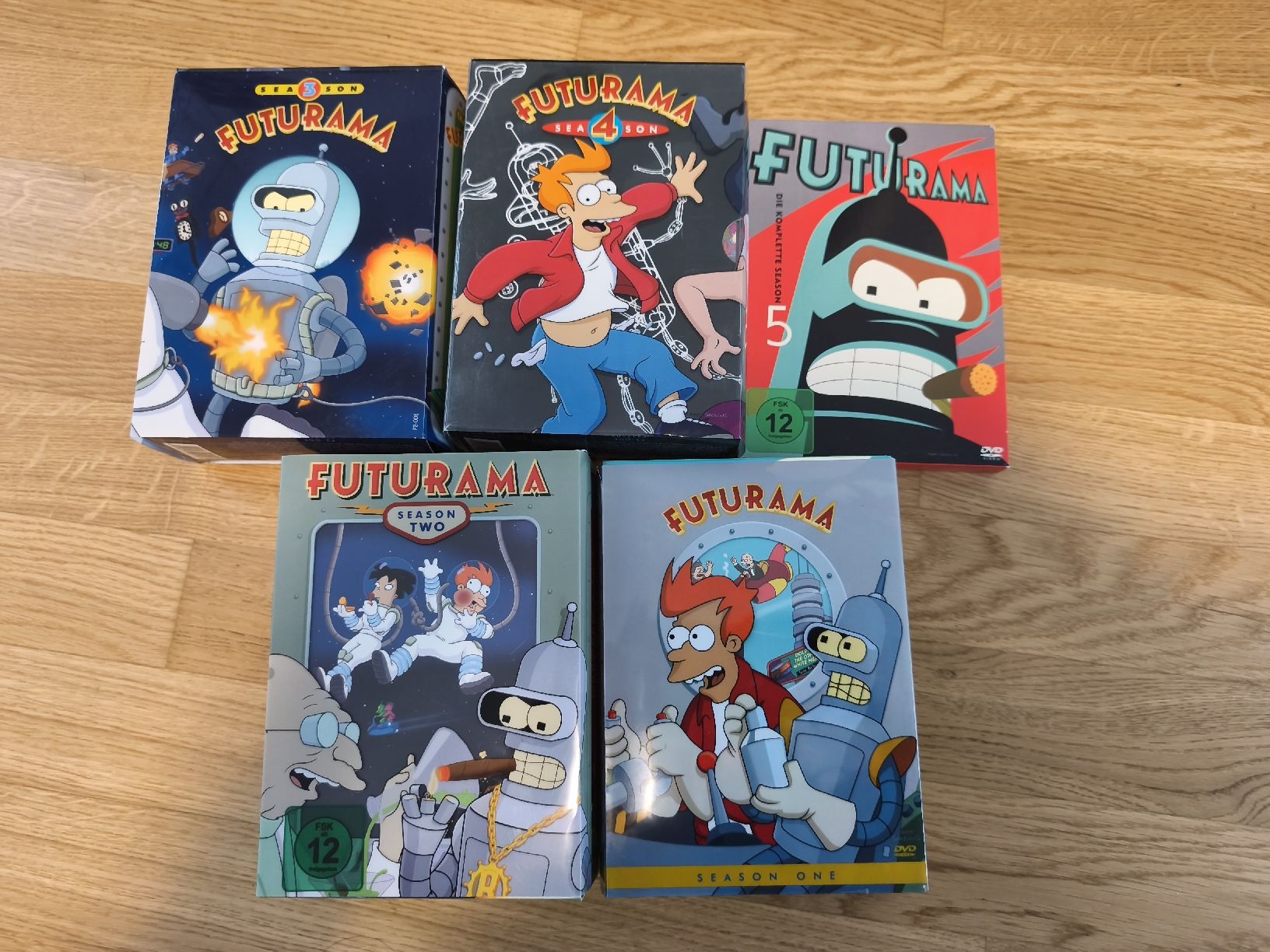 Alle DVDs: Futurama DVD Box Set - Seasons 1-5 – Gebraucht aus Näfels von ChocolateMuffin
