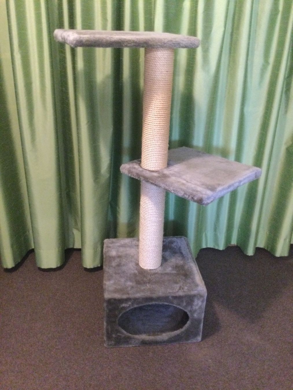 Tiragraffi: Katzenbaum – Usato da Speicher venduto da mar_c7xg