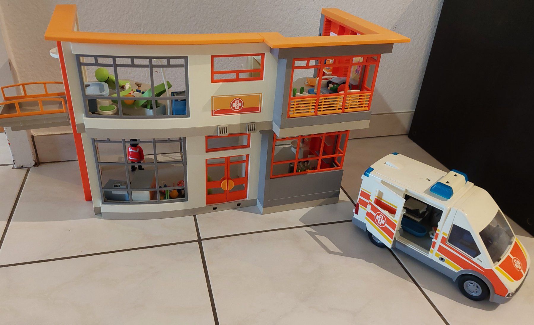 Playmobil Case e mobili per bambole: Krankenhaus Playmobil – Usato da münchenstein venduto da ewu_8lcz 2