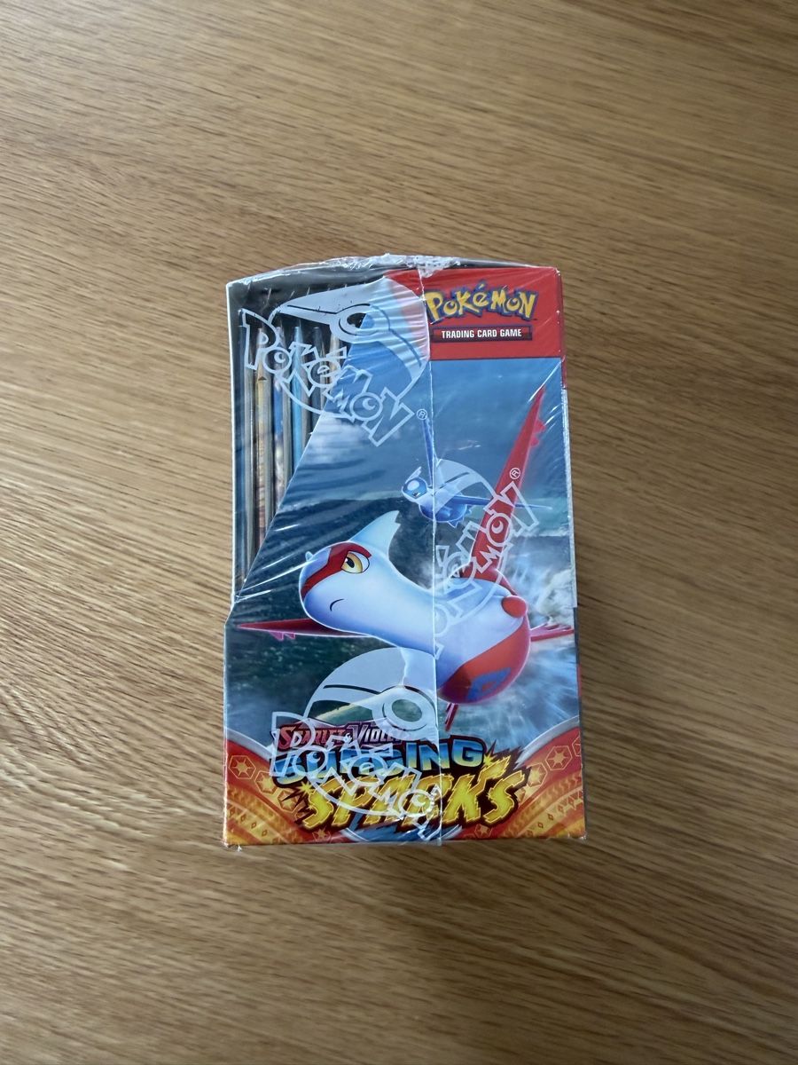 Pokémon Carte collezionabili: Pokemon - Surging Sparks Booster box - Englisch – Nuovo e nell'imballaggio originale da Zürich venduto da ZHakura 1