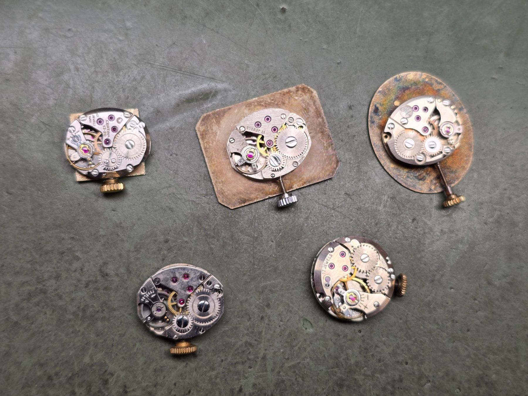 Uhren: Lot de 5 petits mouvements – Gebraucht aus Tramelan von Nirdan 5