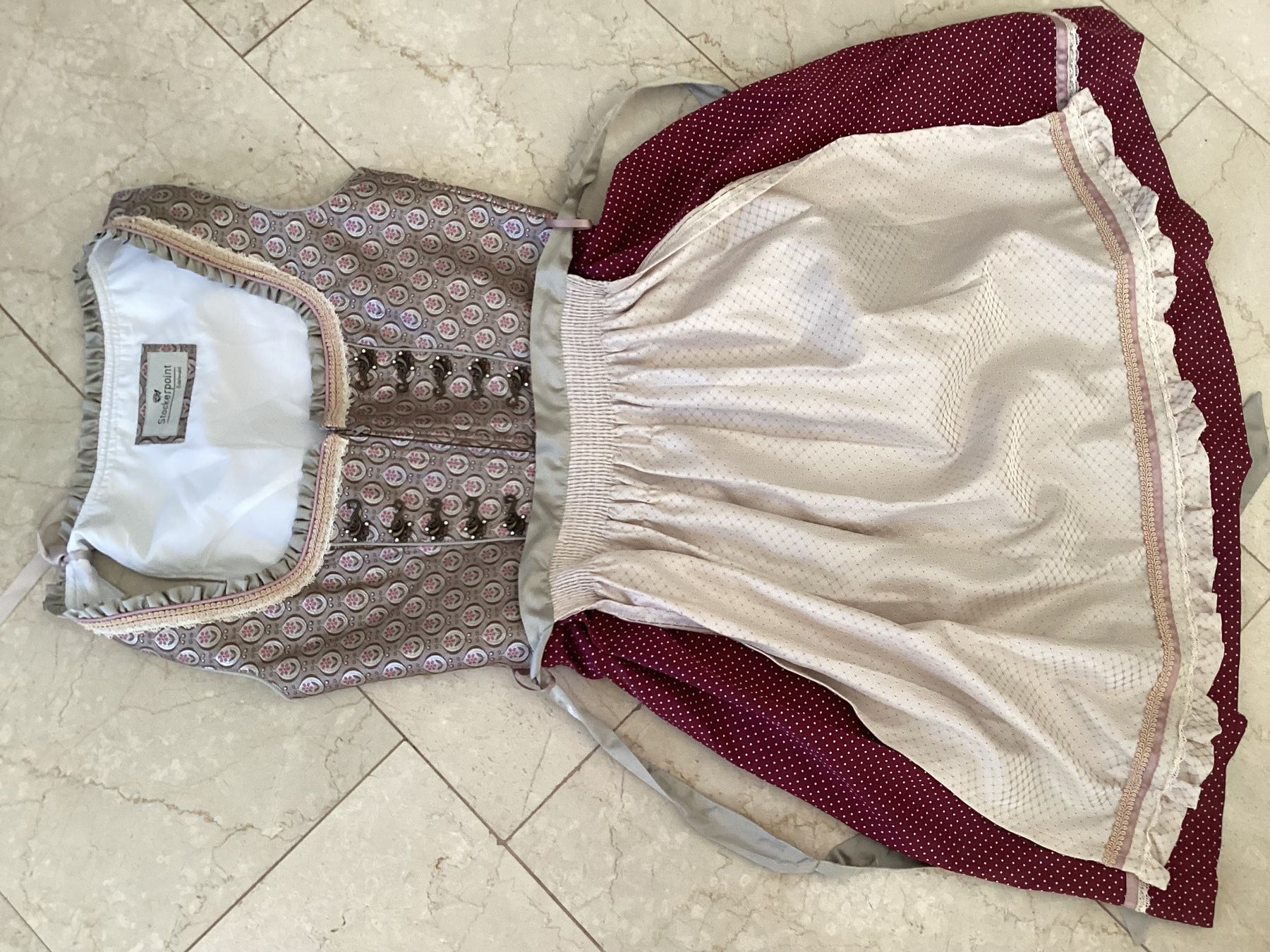 Robes: Stockerpoint Dirndl Gr 42 – Neuf (Voir description) à Flüelen par ne08