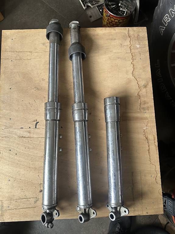 Tutti i ricambio per moto: Piastra forcella + steli Suzuki T250 – Usato da Lugano venduto da vecc-katana1100 3
