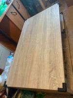 Wohnzimmer Tisch aus Holz mit Rollen