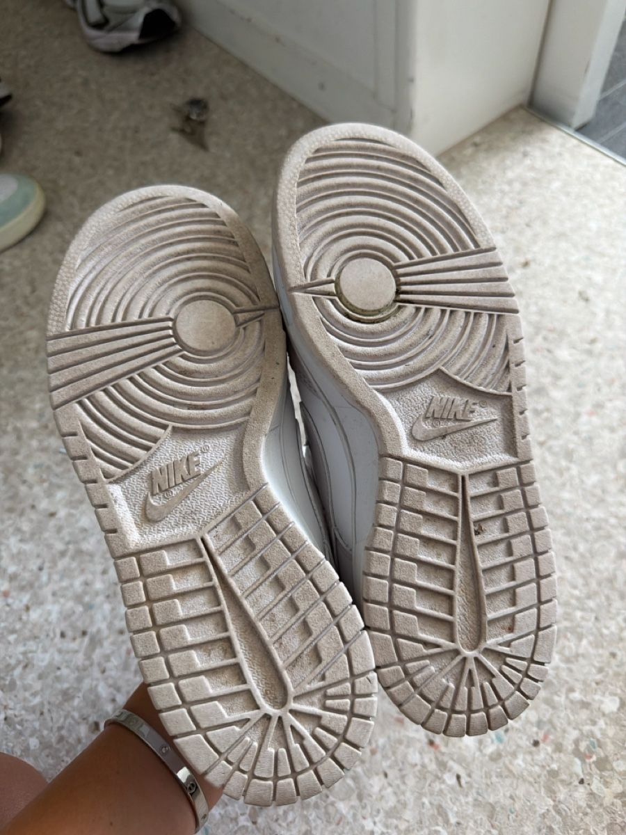 Nike Scarpe da uomo: Nike Dunk Low weiss/grau Damen Grösse 37.5 – Nuovo (secondo la descrizione) da Luzern venduto da Lorena.haj 2