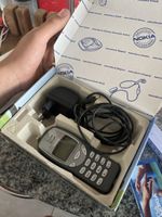 Nokia 3210 Handy mit Zubehör und Originalverpackung