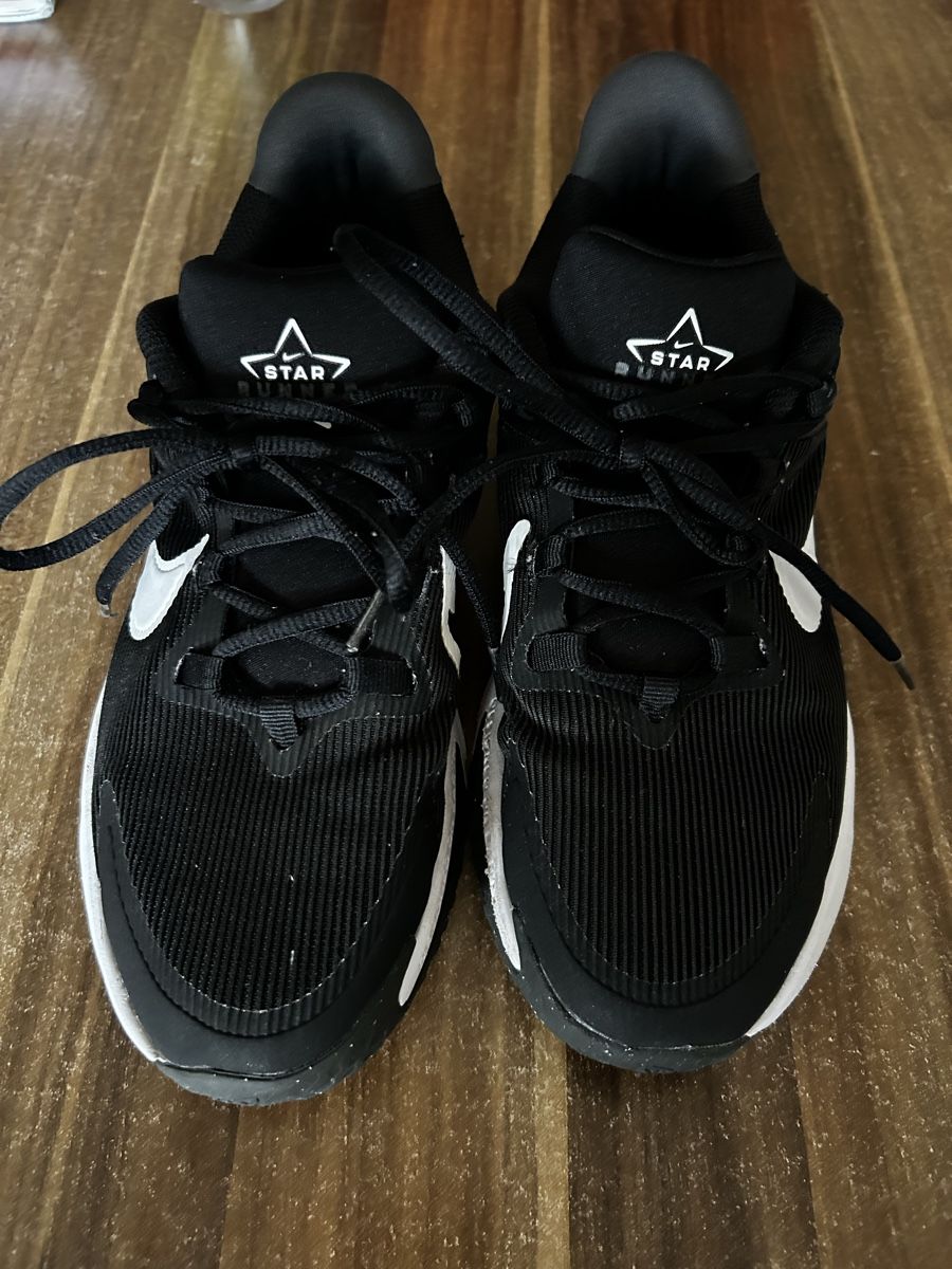 Nike Schuhe für Jungen: Nike Laufschuh Grösse 39 – Gebraucht aus Lützelflüh-Goldb von Sonique6 1