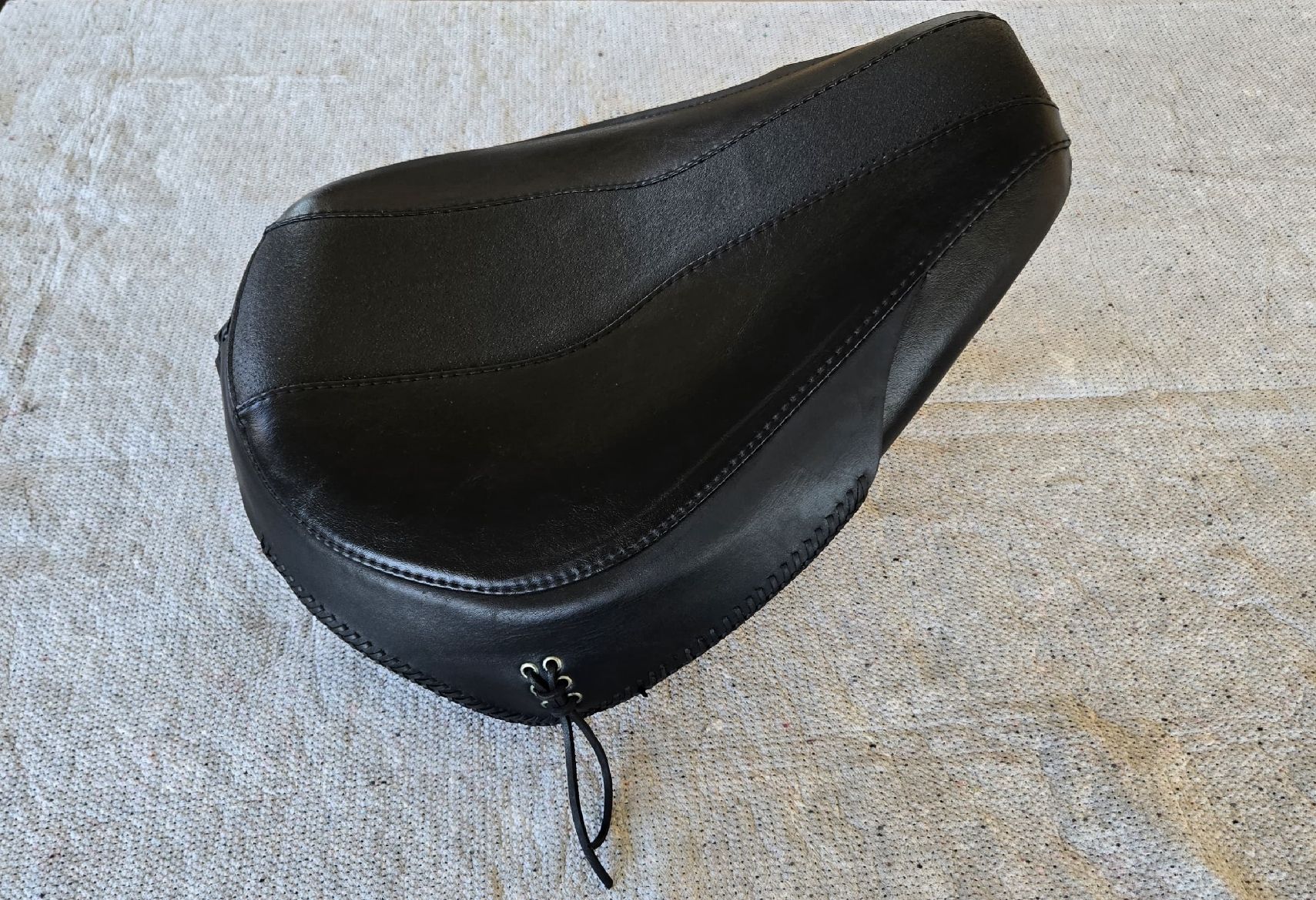 Harley-Davidson Alle Motorradersatzteile: Harley Davidson Softail / Fat Boy Leder Sitz  – Gebraucht aus Obfelden von dan_tvt5 1