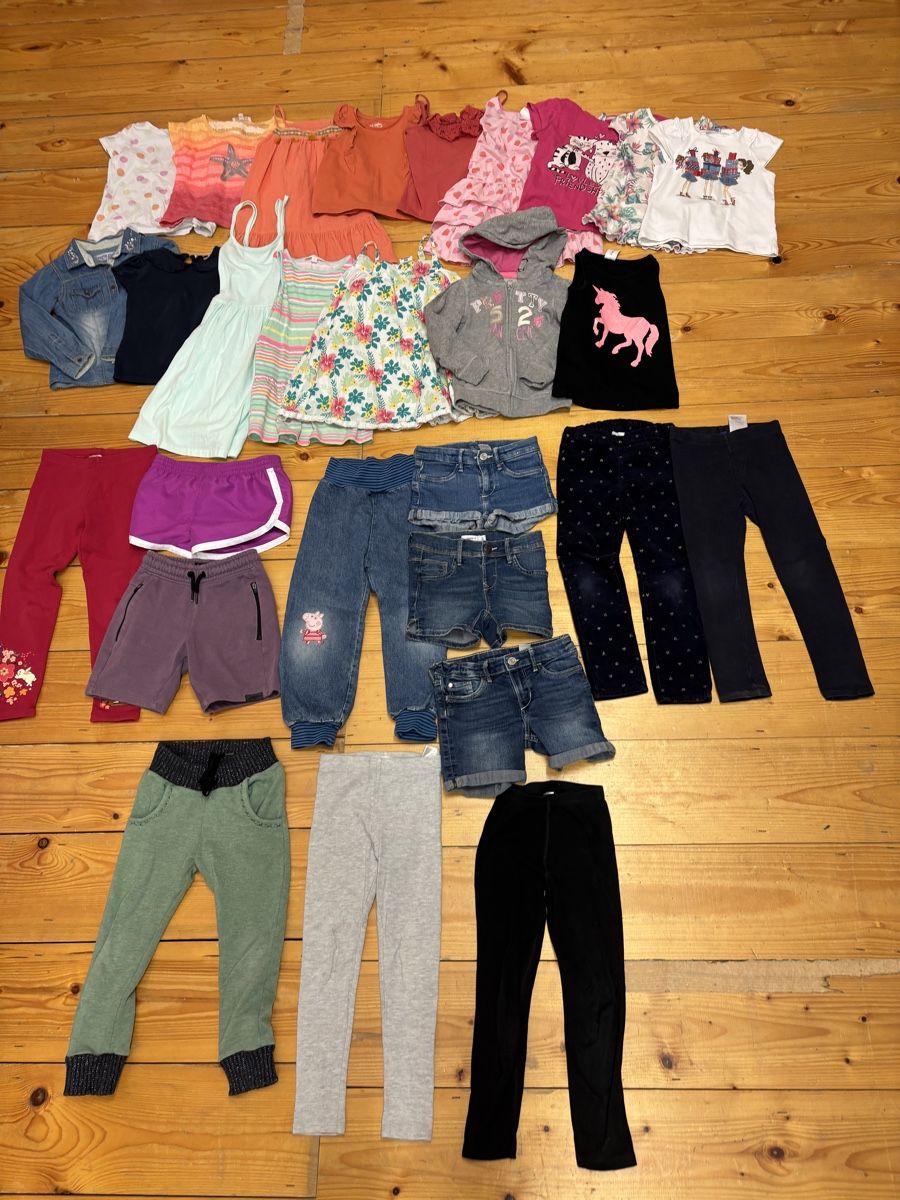 Lotti & Set di vestiti: Kleiderpaket Mädels, Grösse 110/116 – Usato da Büren an der Aare venduto da Nikito2001