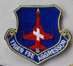 Schweizer Armee Placchette & Badge: Schweizer Luftwaffe F-5E Tiger II Aggressor Stoffabzeichen – Nuovo e nell'imballaggio originale da Derendingen venduto da Nellino01