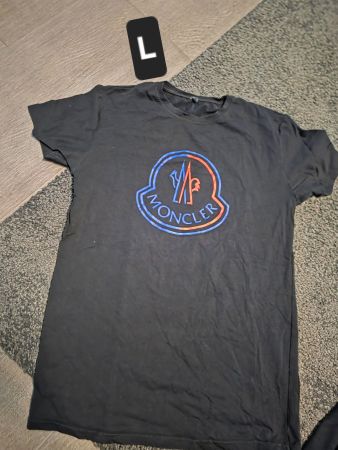 Moncler T-Shirt schwarz Grösse L gebrauchter Zustand