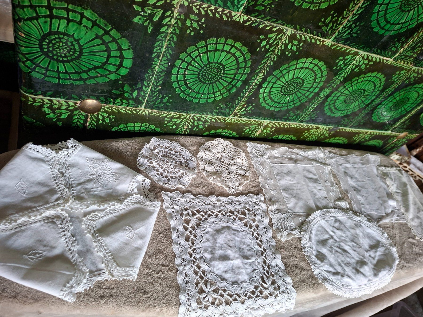 Altra biancheria da tavola: 8er Set alte,wunderschöne Vintage Deckchen mit zarter Spitze – Usato da Otelfingen venduto da silver-moon