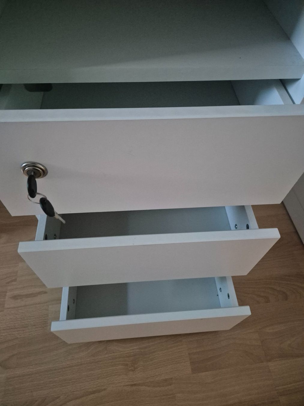 Schreibtische: Bureau blanc à vendre – Gebraucht aus Biel/Bienne von jus_9zbn 4