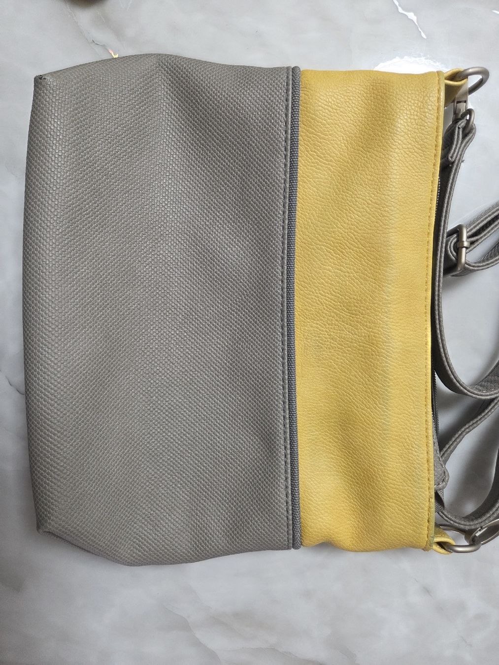Borse da donna: Zwei Handtasche – Usato da Embrach venduto da Musti20 2